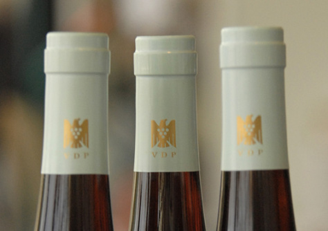 drei_weisse_vdp_kapseln_02